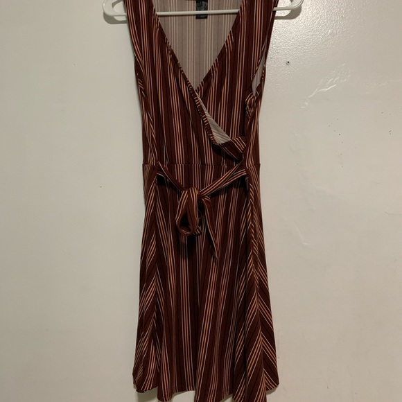 Cute striped dress perfect for fall - Picture 2 of 2